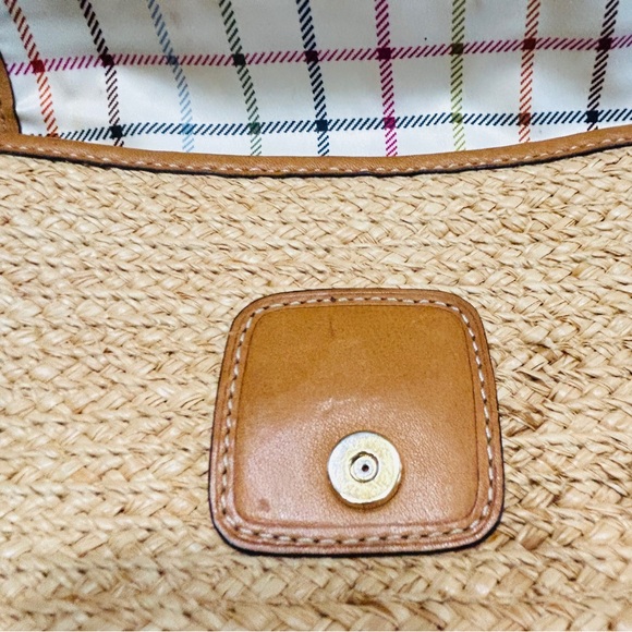 Coach clutch/wristlet. Excellent used condition. Measures approx 7.5” x 5” x 2”. - Picture 4 of 12